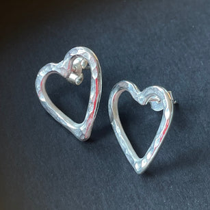 Workshop | The Creative Craft Show / Sewing for Pleasure / Fashion & Embroidery, Birmingham NEC - Spring 2025 | ARGENTIUM HEART EARRINGS with Elizabeth Hunt - Friday 14th March 2025 - 12.00pm