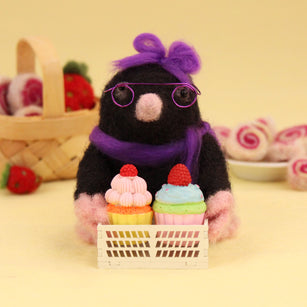 Workshop | Creative Craft Show / The Stitch Show: Exeter - Autumn 2024 | NEEDLE FELTED BUSY MRS MOLE with Steffi Stern, The Makerss - Saturday 28th September 2024 12.15pm