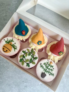 Workshop | Cake International 2025 | Nordic Christmas Beginner Cupcake Toppers with Kerry Hemms - Thursday 30th October 10.00am