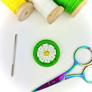 Workshop | Creative Craft Show / The Stitch Show: Farnborough - Autumn 2024 | DORSET BUTTON DAISY BROOCH  with Gini’s Dorset Buttons - Friday 30th August 2024 - 15.15pm
