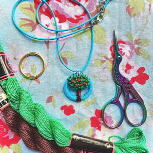 Workshop | Creative Craft and The Stitching Show: Farnborough - Autumn 2025 | APPLE TREE DORSET BUTTON NECKLACE with Gini’s Dorset Buttons  - Saturday 6th September 2025 - 10.15am