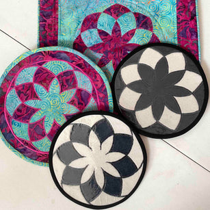 Workshop | Creative Craft and The Stitching Show: Farnborough - Autumn 2026 | INTERWOVEN CIRCLES – A MAGIC MANIPULATION with Jennie Rayment, Saturday 12th September 2026 - 3.15pm