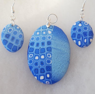 Workshop | Creative Craft and The Stitching Show: Farnborough - Autumn 2026 | POLYMER CLAY SHADED RETRO PENDANT with Angela Smith, British Polymer Clay Guild - Thursday 10th September 2026 - 12.30pm